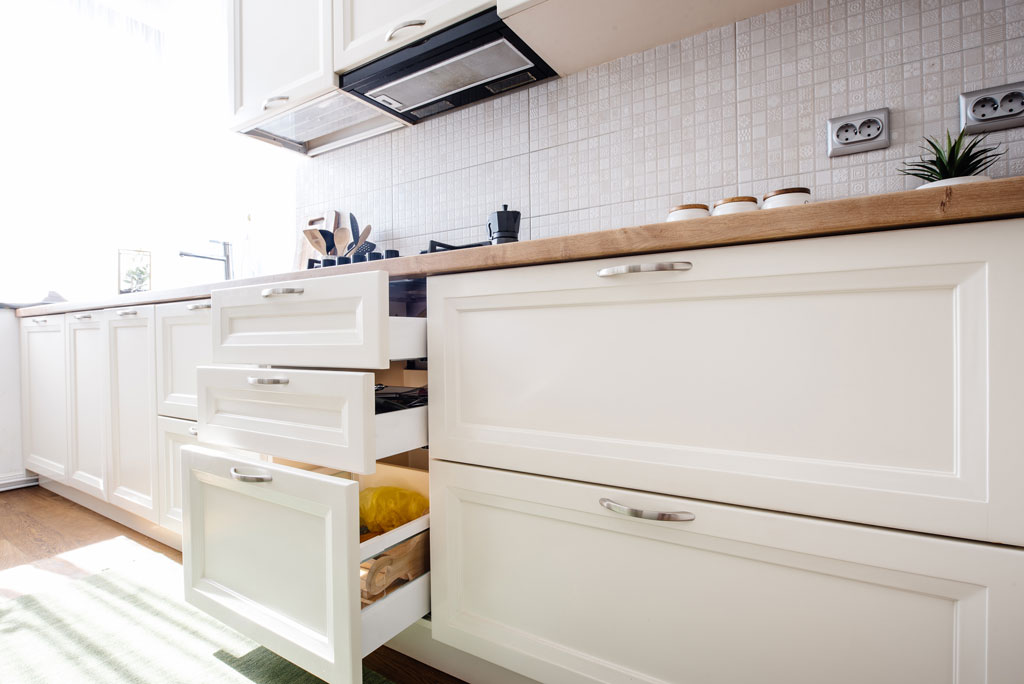 Kitchen Cabinets And Drawers For Storage